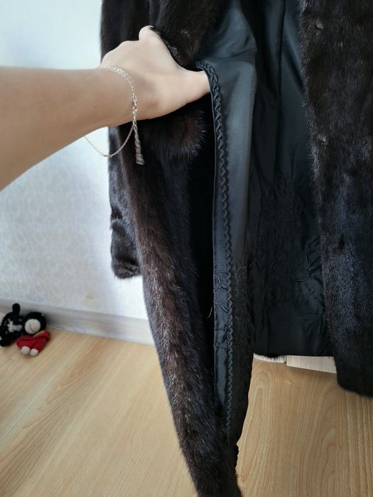 Продам норкову шубу