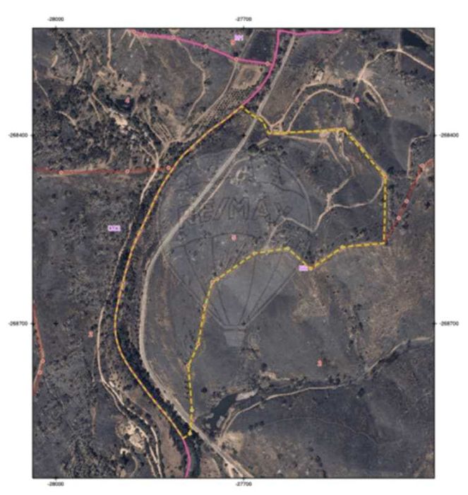 Quinta aprazível, perto de Silves com ribeira e com parcela urbana