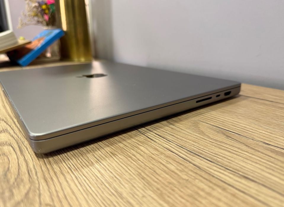 Вживаний MacBook PRO 16 M1 Max 10 CPU/ 24 GPU/ 64 RAM/ 512 GB SpaceGray