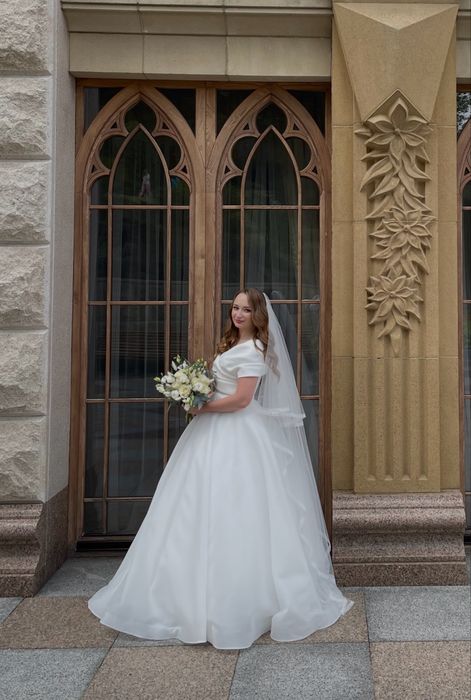 Сукня весільна пишна