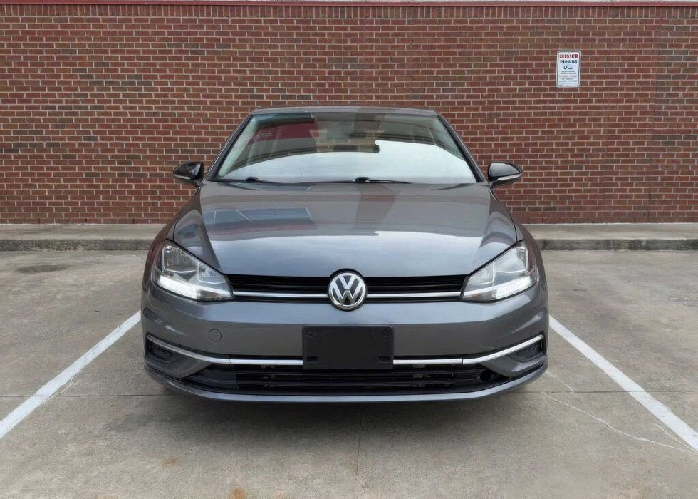 Volkswagen Golf      2020