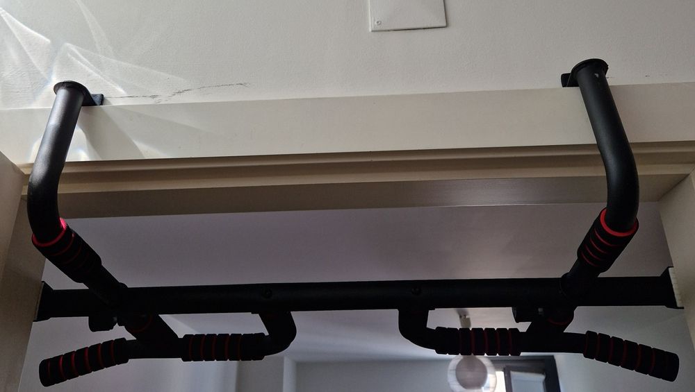 Barra para pull-ups teto