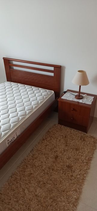 Cama de solteiro+Estrado+Colchão+Mesa cabeceira
Apenas aqueles pequenos "toques" que se vê nas fotos.
Sem entrega e preço não negociável.