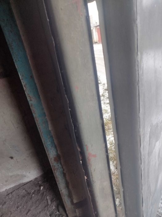 Продам  гараж в металісті