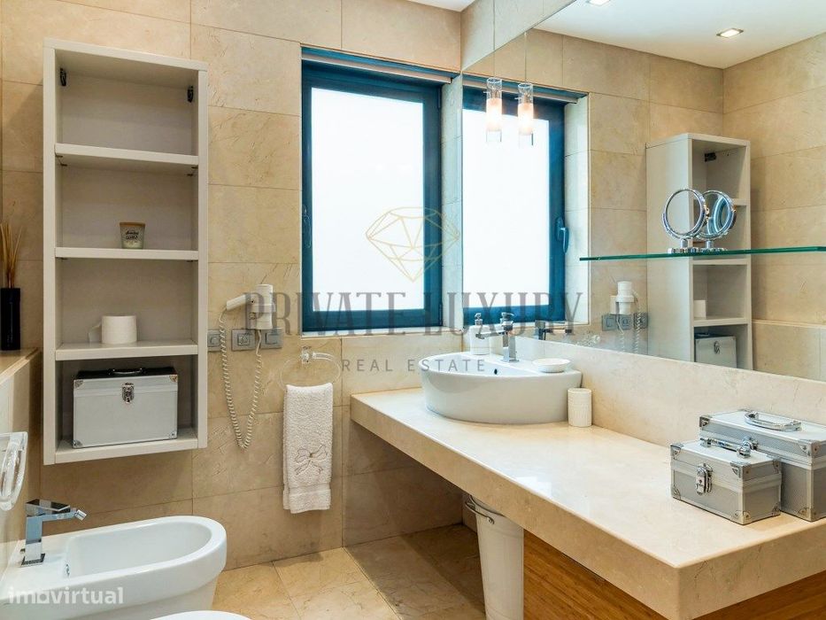 Moradia Exclusiva T5 com Piscina Interior e Exterior, Ginásio e Vis...