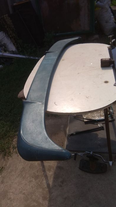 Продам Спойлер под покраску.