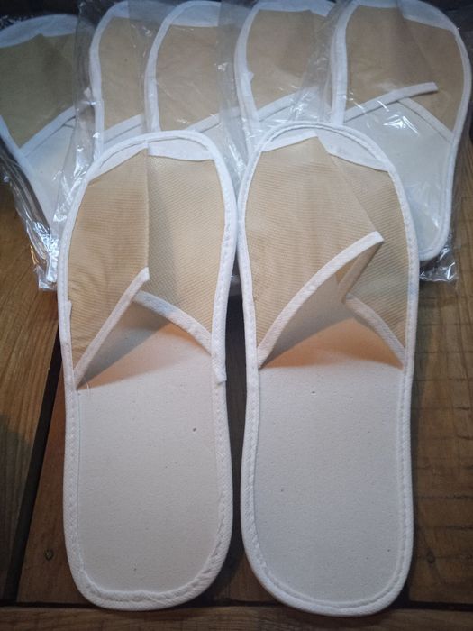 Шапочки , тапочки  для бани одноразовые