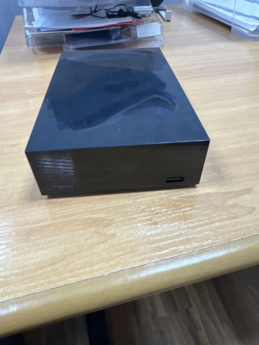 LaCie Disco by Neil Poulton 1TB - 3,5'' com Media Center