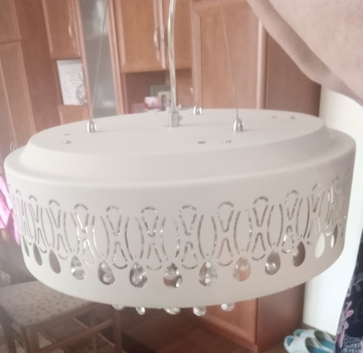 Żyrandol  biały stan  dobry