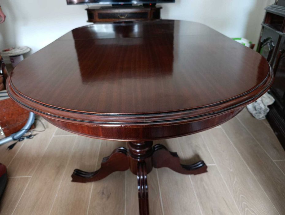 Mesa de jantar madeira maciça + 6 cadeiras em pele