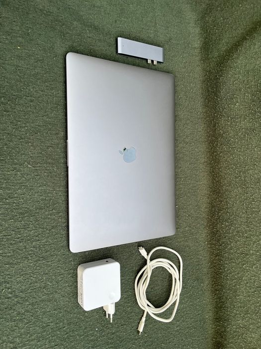 MacBook Pro (2019)