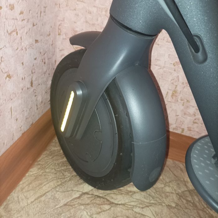 Електросамокат Xiaomi Mi Electric Scooter Essential Black