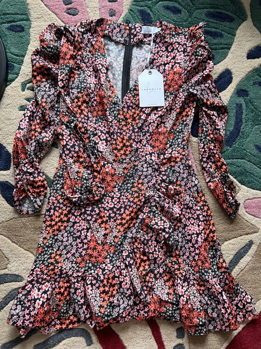 Sukienka w kwiaty Laurella