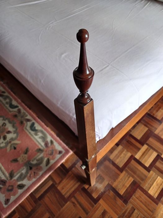 Cama de casal estilo Dona Maria com Colchão ortopédico e Edredon incluído