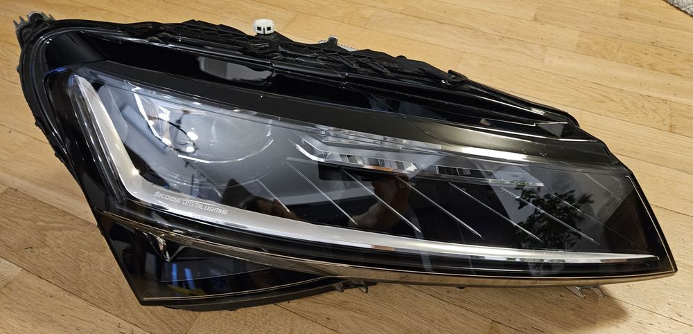 Lampa prawa LED Matrix SKODA SUPERB III