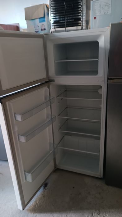 Холодильник 145см sharp, electrolux