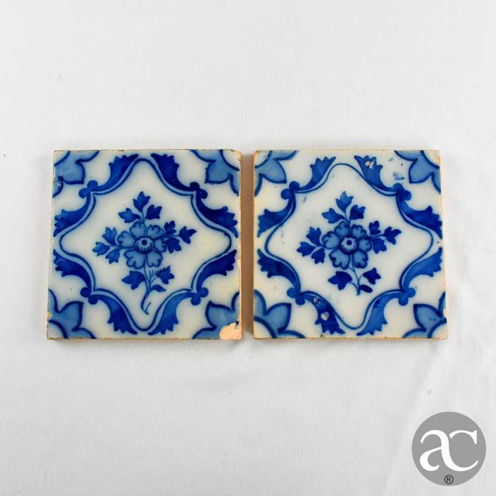 Par de azulejos antigos, pintados à mão