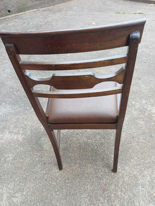 Mesa grande, com 6 cadeiras, de sala de jantar
