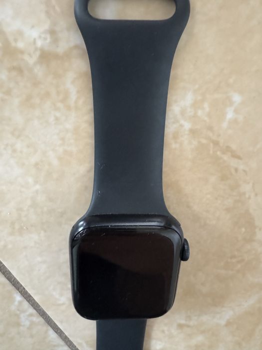 Apple Watch Se (Gen. 2) 44mm + dwa paski