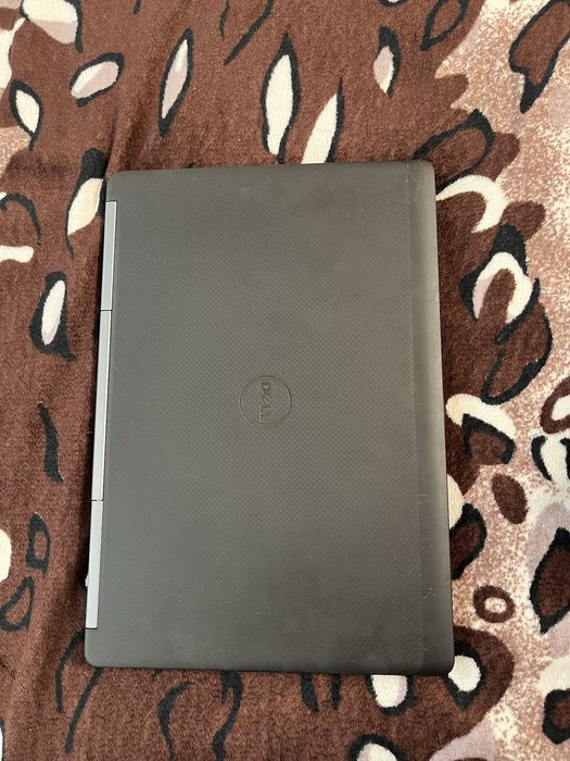 Dell precision 7520 i7 7920hq 16gb radeon pro wx4130