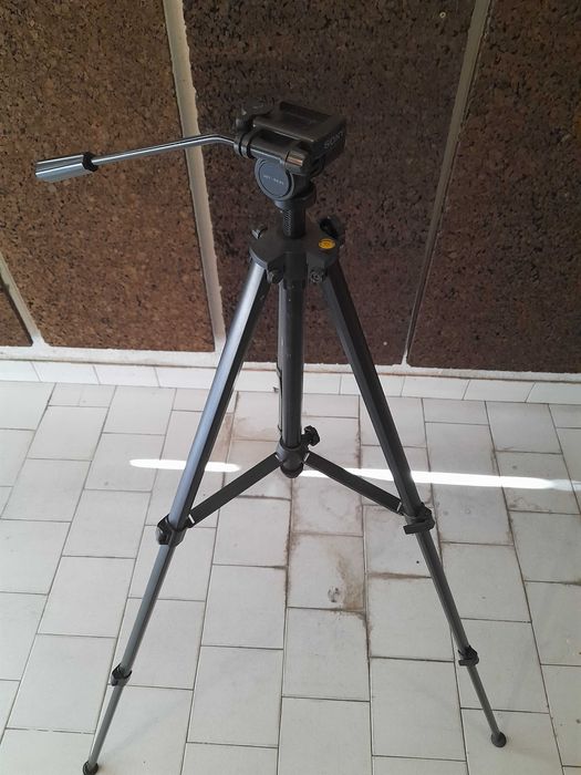 Tripé  SONY com nivelador  usado como novo para câmaras de fotografar.