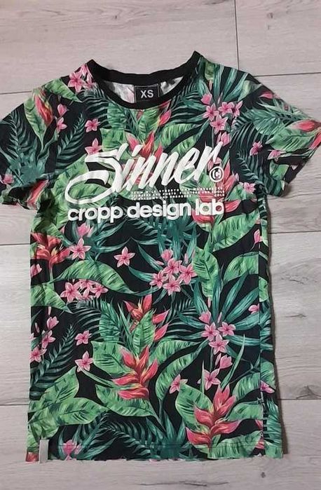 Tshirt męski z krótkim rękawem w motywy roślinne.Cropp