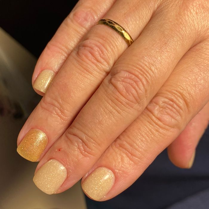 Манікюр  на Дарниці