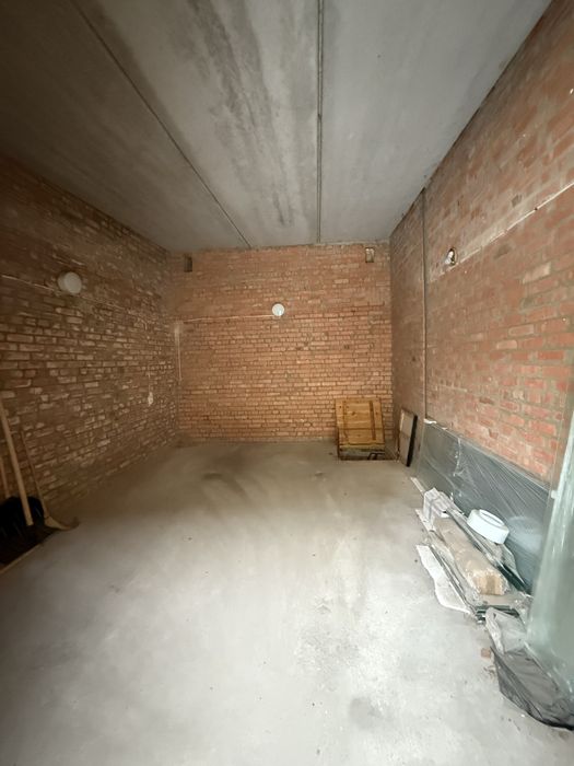 Конституції Стрітенська , продам капітальний гараж з високими воротами