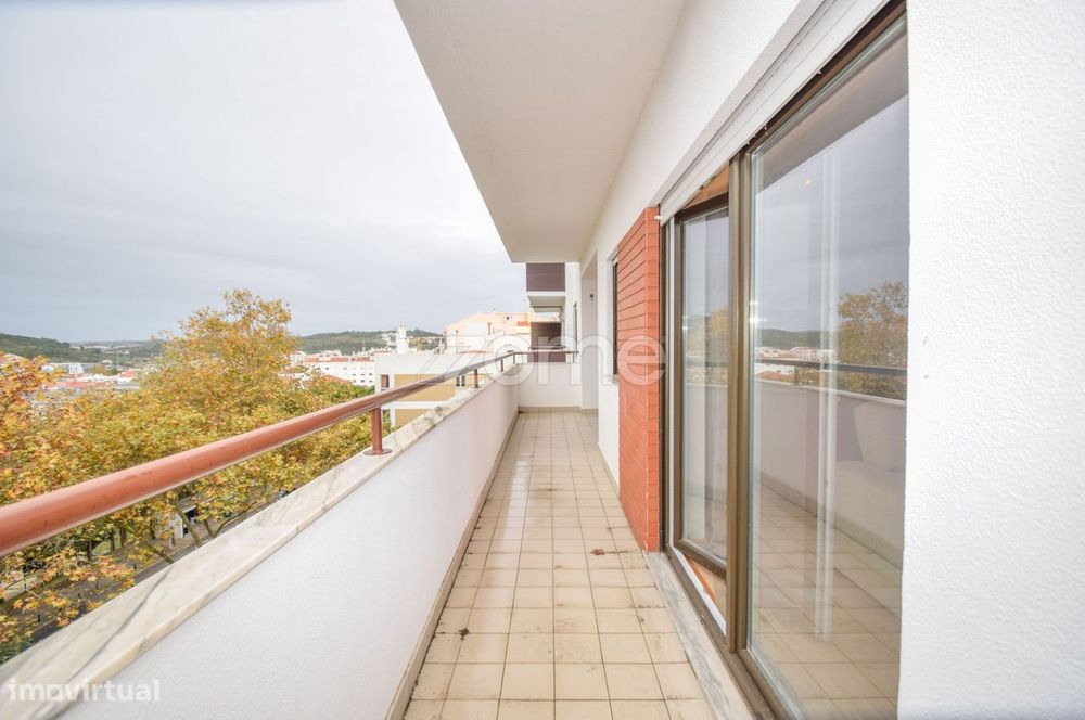 T3+1 c/varandas e lugar garagem p/ arrendar ao Hospital Torres Vedras