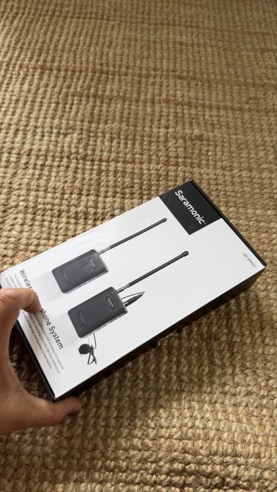 Sistema de microfone de lapela sem fios Saramonic SR-WM4C — completo