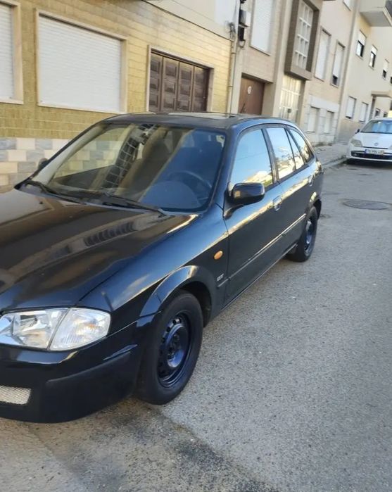 Vendo Mazda 323F com inspeção feita recentemente, feita em setembro de 2026.