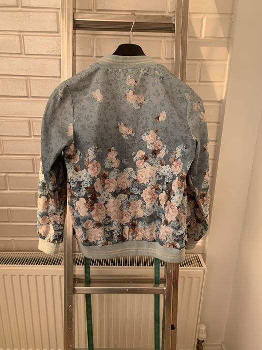 Продам фірмову куртку для дівчинки