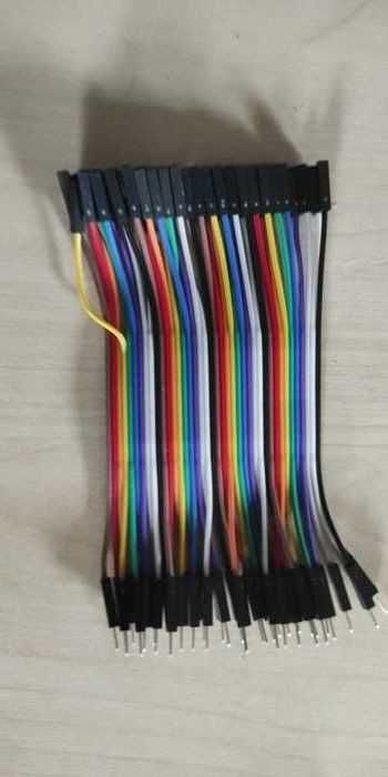 NOVO - Placa de ensaio ''Bread board'' 400 pontos + 40 Cabos Ligação