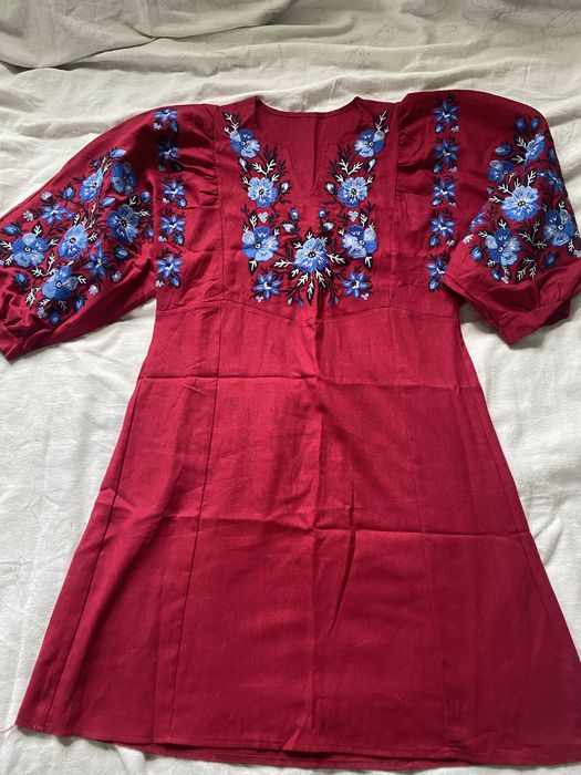 Вишита сукня