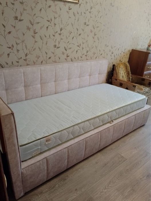 Кровать с матрасом 1х2,10