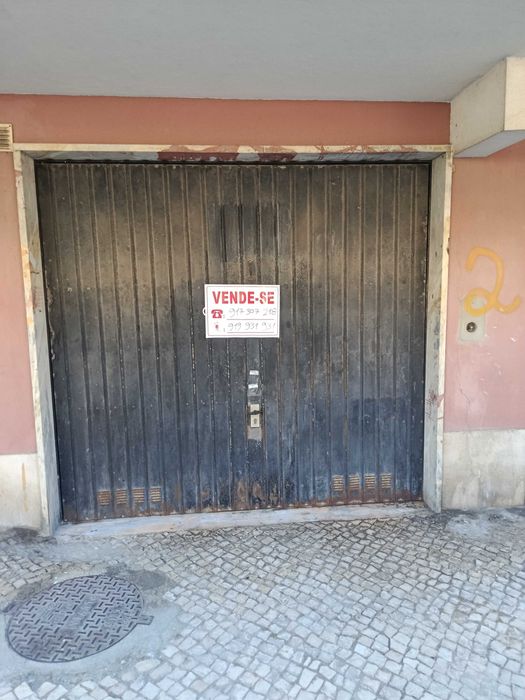 Vendo Garagem em Queluz