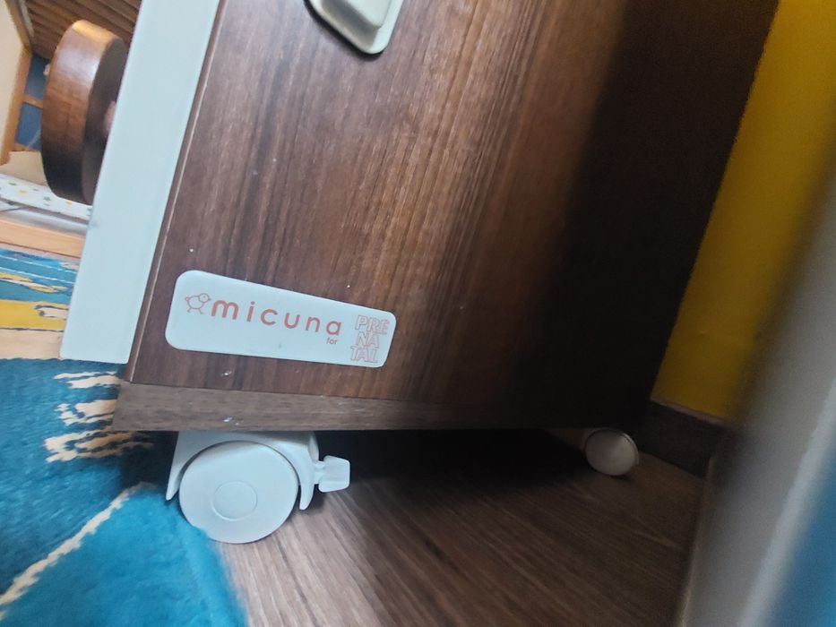 Movel Micuna de criança com rodas e  4 gavetas bem estimado