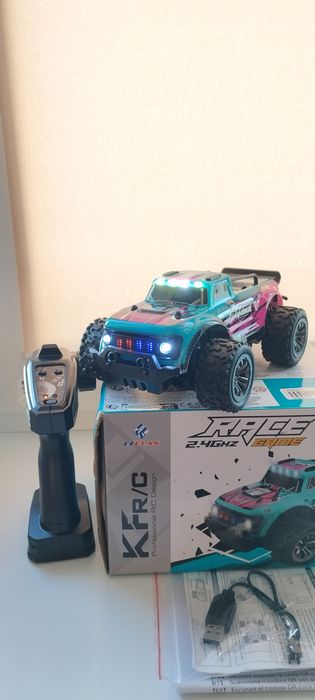 Радіокерована Позашляховик-машинка 1:16 з LED(Різні Варіанти)