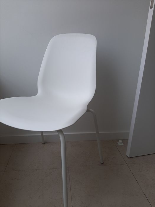 Cadeiras ikea brancas