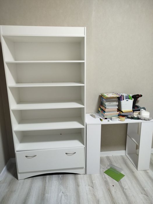 Книжкова  полиця +стіл