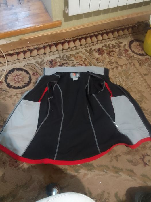 Лёгкая курточка NIKE