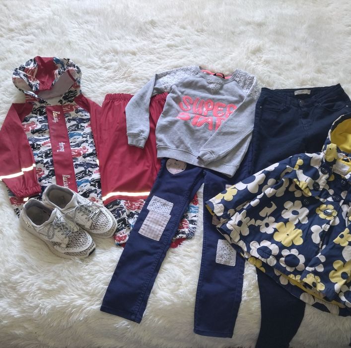 Отдам даром,дождевик,кофта,джинсы