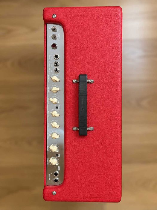 Fender Hot Rod Deluxe Texas Red Limited Edition 40W + footswitch