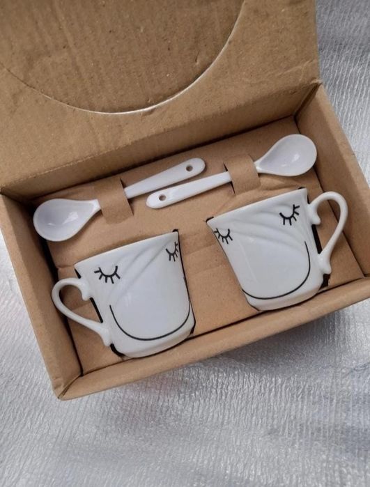 Conjunto de 2 chávenas de café com colheres