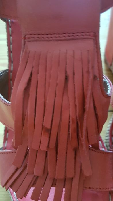 Sandały na koturnie Lasocki