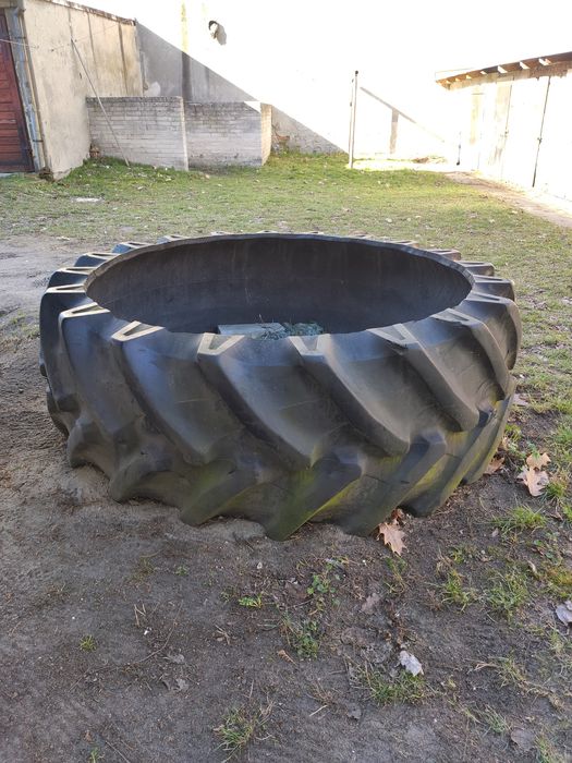 Opona z kombajna na oczko lub piaskownicę