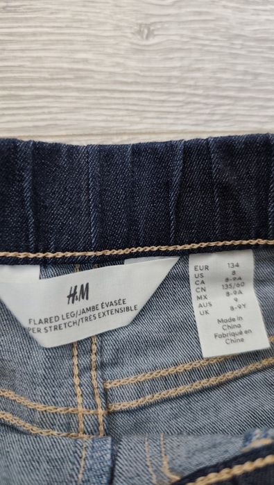 H&M Spodnie dziewczęce jeansowe dzwony 134 flared leg jeansy