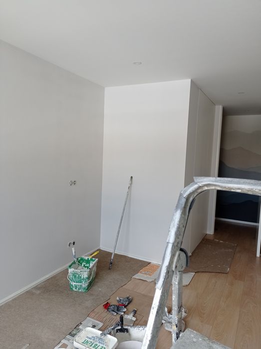 Serviço  de pinturas e ladrilhador