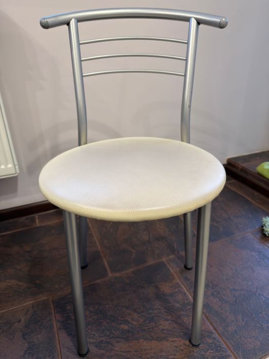 Кухонний стіл склянний