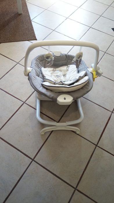 Cadeira relaxar com base que permite movimentos